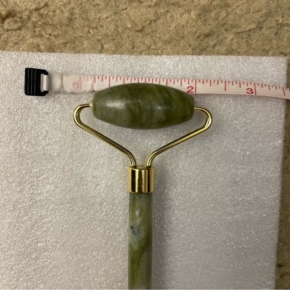 BNIB Jade Roller & Gua Sha Stone - Picture 9 of 11